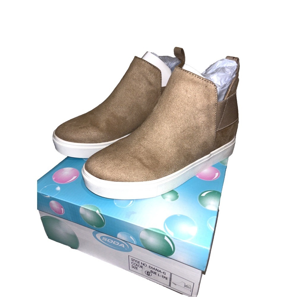 New Soda Sz 6 women's slip on beige soft faux suede high top sneakers booties ca